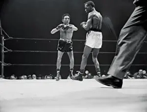 Willie Pep Bloodied in Match with Sandy Saddler