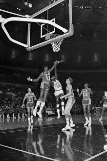 Willis Reed Making Basket