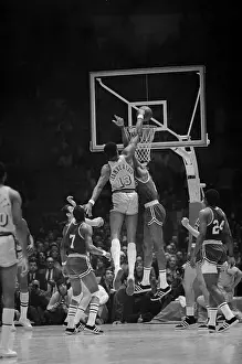 Inglewood Prints: Wilt Chamberlain Dunking Ball in Basket