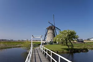 Images Dated 18th April 2010: Windmill and Bridge at Kinderdijk