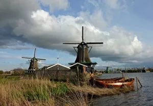 Images Dated 14th April 2012: Windmills along the river in Zaanse Schans