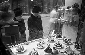 Cake Prints: Window Shopping