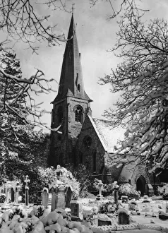 Images Dated 3rd April 2019: Winter Churchyard