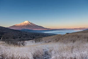 Images Dated 9th December 2015: Winter Fuji