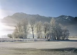 Images Dated 3rd September 2014: Winter on Lake Kochel in front of Herzogstand and Heimgarten, Upper Bavaria, Bavaria, Germany