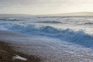 Surf Gallery: Winter sea coast, Milford on Sea, Hampshire, England, United Kingdom