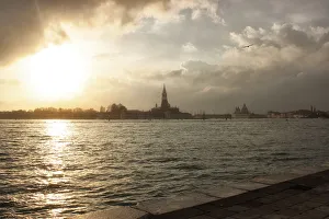 Images Dated 11th November 2014: Winter sunset on the Venetian Lagoon