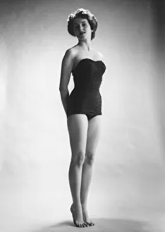 Corsetry Gallery: Woman in black corset posing in studio (B&W)