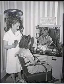Hairbrush Prints: Woman Gets Her Hair Done In Salon