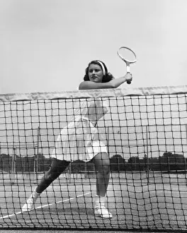 Leisure Games Prints: Woman playing tennis