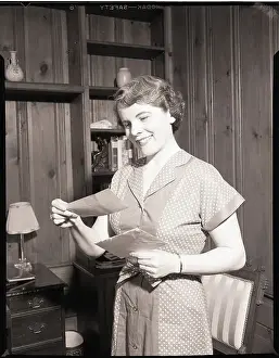 Envelope Prints: Woman Reading Letter