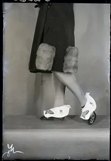 Guard Prints: Woman With Shoe-Mud-Guards