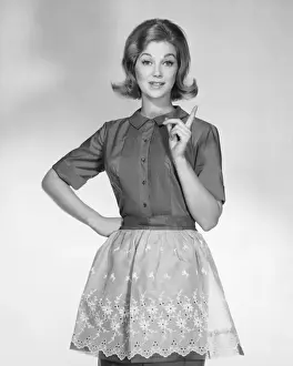 Housework Prints: Woman wearing apron, gesturing