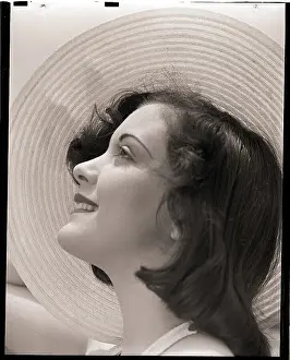 Virginia Cruzon Prints: Woman Wearing Straw Hat