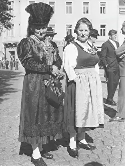 Headgear Prints: Women in Carinthian costume