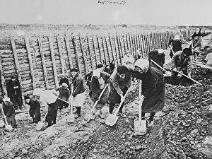 Digging Prints: Women Digging Defenses