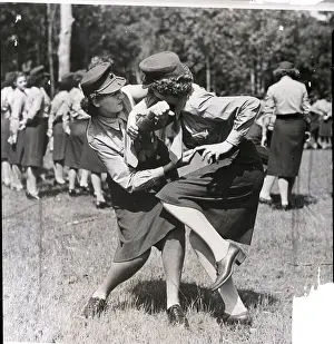 Us Women Marines Learn Disarm