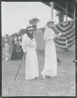 Long Branch Prints: Women Posing for Camera