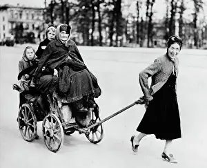 Huty32312 Prints: Women Refugees In Germany