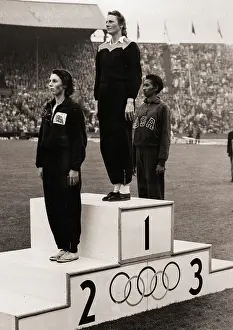 Presentation Prints: Women Runners At Olympics On Rostrum