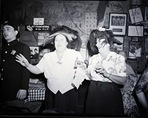 Women Singing At Sammy'S On The Bowery