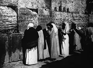 Jewish Prints: Women Standing Lamenting Before Wall