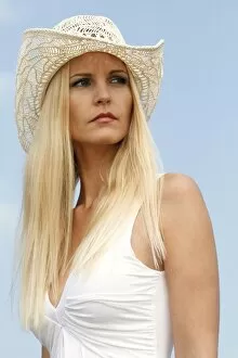 Images Dated 27th July 2011: Women with a summer hat, Thuringer Becken, Thuringer Wald, Thuringia, Germany