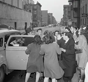 Taxi Prints: Women Surround Frank Sinatra at Studio