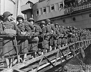 Northern Africa Prints: Women WACS Leaving Ship