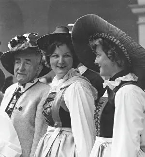 Headgear Prints: Women from Wilten in traditional costume