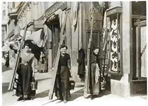 Pail Prints: Women Window Cleaners In Berlin