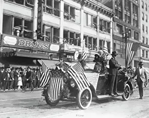 Woodrow Wilson in Auto with Secret Service