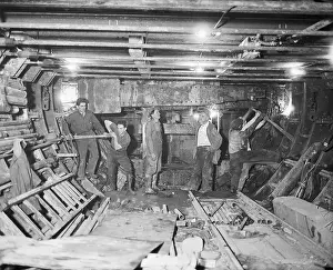 Tunnel Prints: Workers Build Subway Under East River