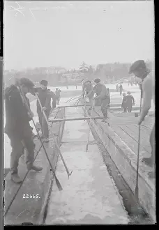 Newton Prints: Workers Pushing Cakes of Ice