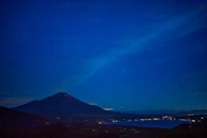 Images Dated 28th June 2015: The world of the pre-dawn blue