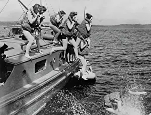 Huty29350 Prints: World War Two United States Coast Guard (USCG) Women's Reserve SPARS 1943