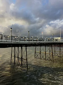 Images Dated 10th November 2016: Worthing Pier Sun Ray