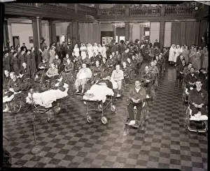 Stretcher Prints: Wounded Soldiers Receiving Purple Hearts