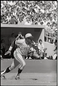 W.Stargell Starts Run For 1St Base @Game