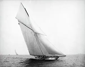 Racing Prints: Yacht Columbia Sailing