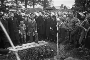Spade Prints: Yeats Funeral
