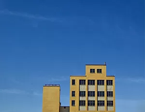 Images Dated 17th October 2018: Yellow Building