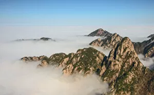 Images Dated 2nd December 2012: Yellow mountain cloud peaks