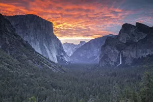 Images Dated 16th May 2013: Yosemite Tunnel View