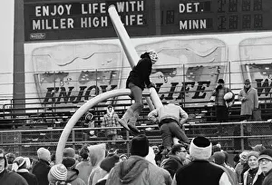 Youngsters Climbing At Green Bay Packers Vs Los Angeles Rams