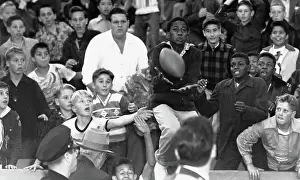 Huty31507 Prints: Youth Catches Football - Chicago Cards Vs Los Angeles Rams