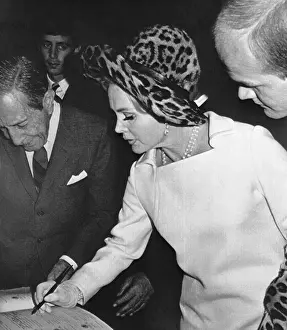 El Paso Prints: Zsa Zsa Gabor Signing Divorce Court Register